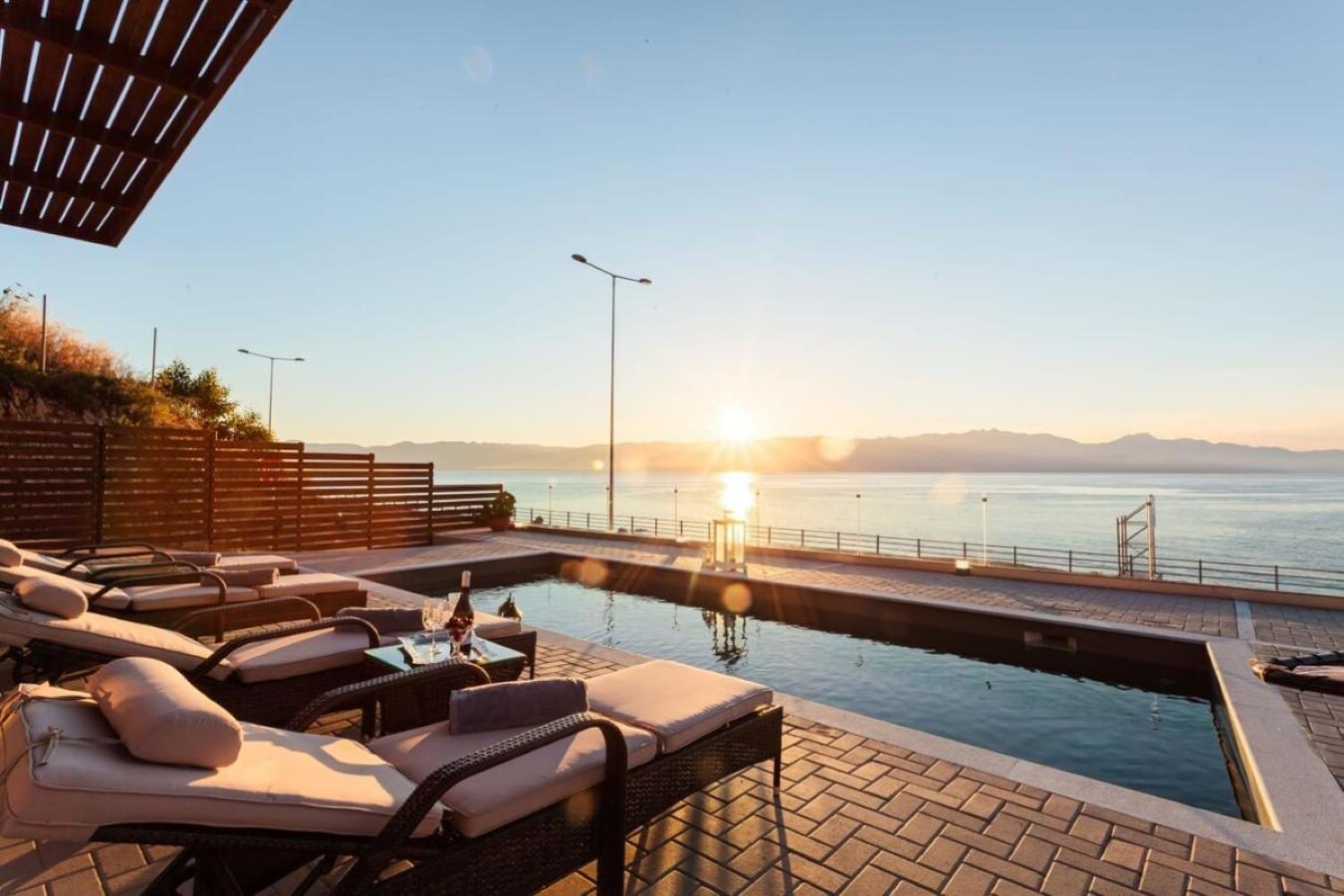 Seaside Summer Bliss - Aurora Luxury Pool Paradise Petalídhion Esterno foto